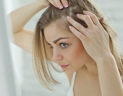 Toutes les clés pour comprendre et agir contre la chute de cheveux chez la femme