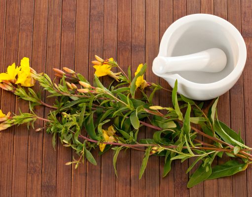 Contrôler l'acné naturellement : découvrez les bienfaits de l'huile d'onagre pour une peau radieuse