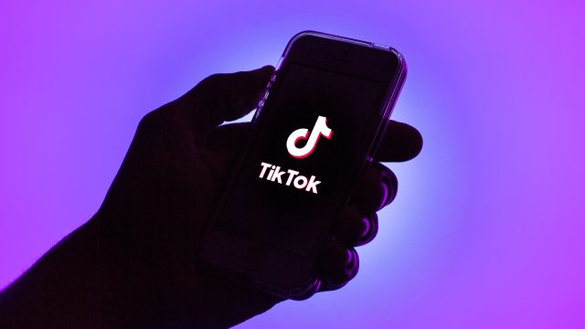 Comment créer des vidéos de comédie réussies pour votre entreprise sur TikTok : astuces et conseils d'experts en technologies et web digital