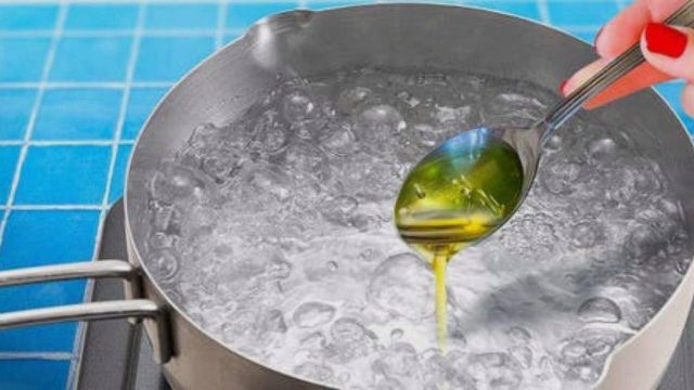 Le secret des chefs pour stopper l'eau bouillante des pâtes de déborder !