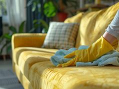 Comment nettoyer un canapé en tissu : guide pratique et astuces