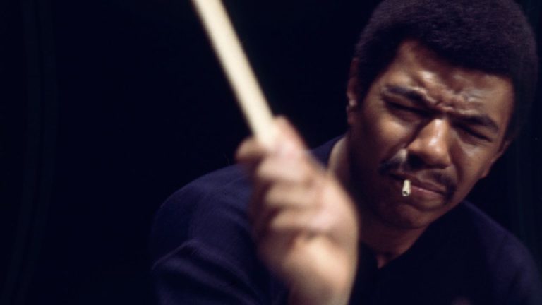 Jack DeJohnette, légende de la batterie jazz, nous quitte à 83 ans : un hommage à son héritage musical