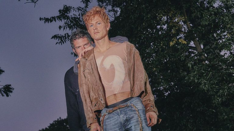 Perfume Genius lance sa tournée nord-américaine 2026 et dévoile le clip de “Me & Angel” : regardez maintenant