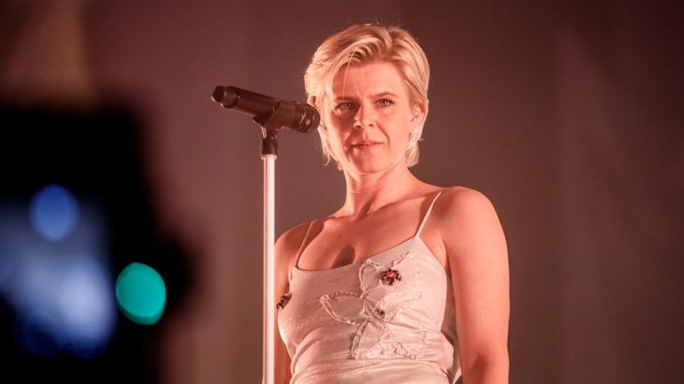 Robyn dévoile sa première chanson en sept ans et excite les fans avec un nouveau son.