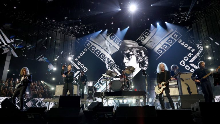 Les Killers rendent hommage à Warren Zevon lors de la cérémonie d’intronisation au Rock & Roll Hall of Fame 2025