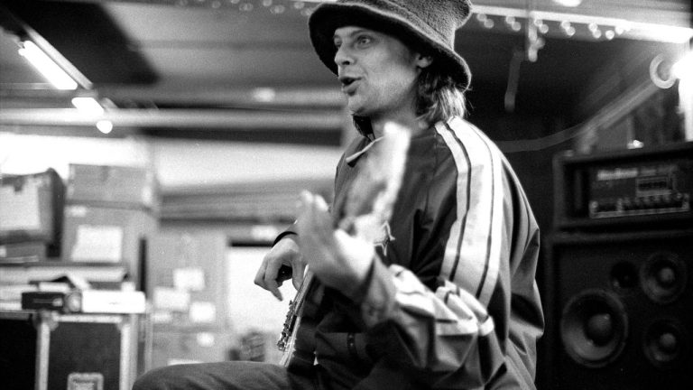 Légende de la musique britannique : Gary “Mani” Mounfield, bassiste de Stone Roses et Primal Scream, s’éteint à 63 ans