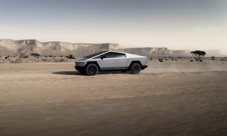 Elon Musk précise son commentaire sur le Cybertruck Tesla : réactions des fans et attentes croissantes