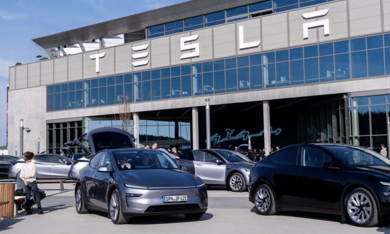 Tesla Model Y domine le marché des véhicules électriques en Europe malgré les défis du secteur