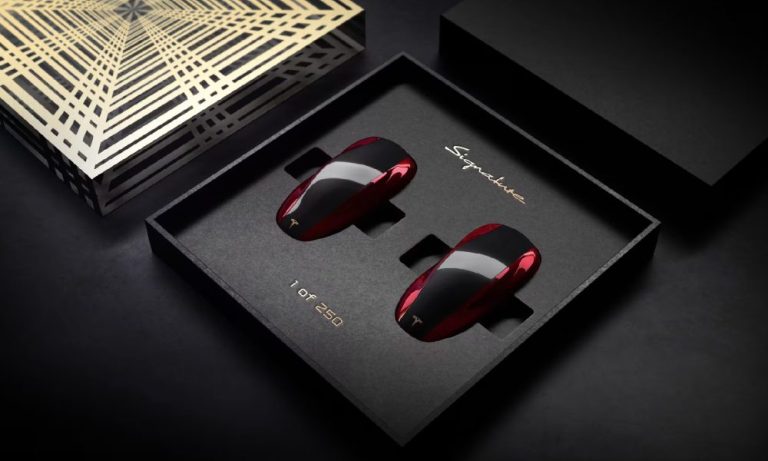 Tesla dévoile la Model S « Gold » Signature à 200 mph, une édition exclusive réservée aux invités