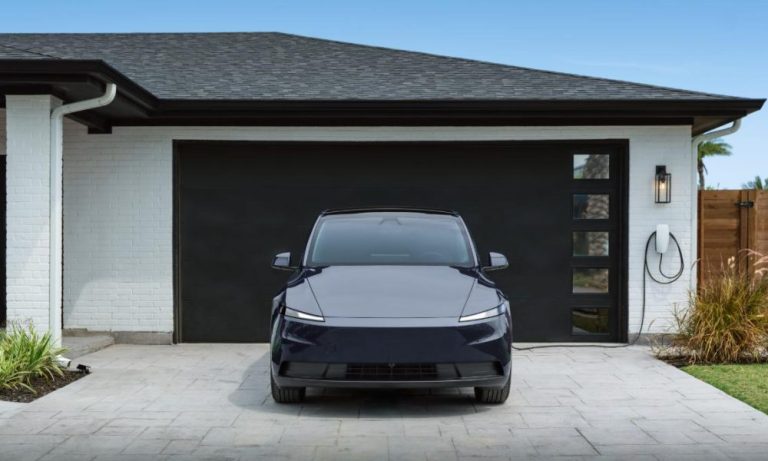 Tesla améliore la fonctionnalité de stationnement avec la mise à jour de la conduite autonome, selon Elon Musk