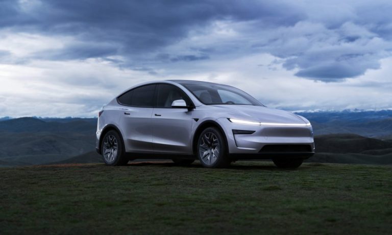 Tesla résout le problème des nids-de-poule dans Full Self-Driving : un pas vers une conduite autonome perfectionnée