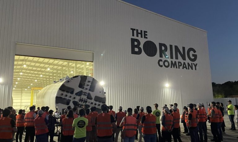 La dernière innovation de The Boring Company : un véhicule tunnel autonome alimenté par des pièces Tesla