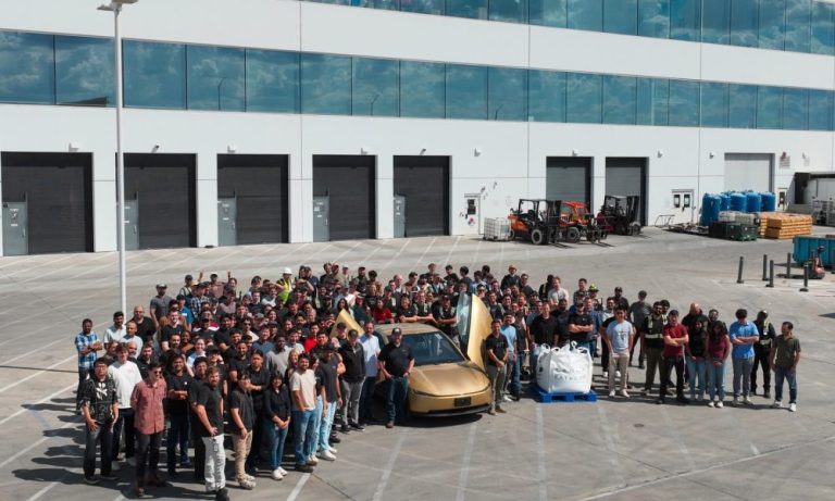 Tesla Cybercab : partenariat stratégique avec une usine de cathodes locale pour une production durable en Europe