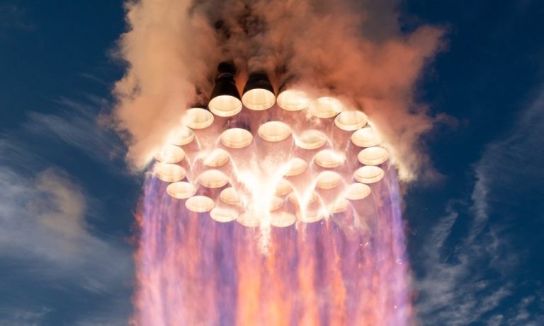 SpaceX améliore la poussée du moteur Raptor en mer tout en maintenant une masse constante